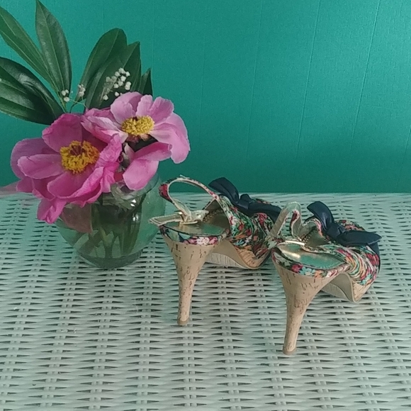 Rampage Multi Colored Flowered Sling Back Heels - Picture 9 of 9